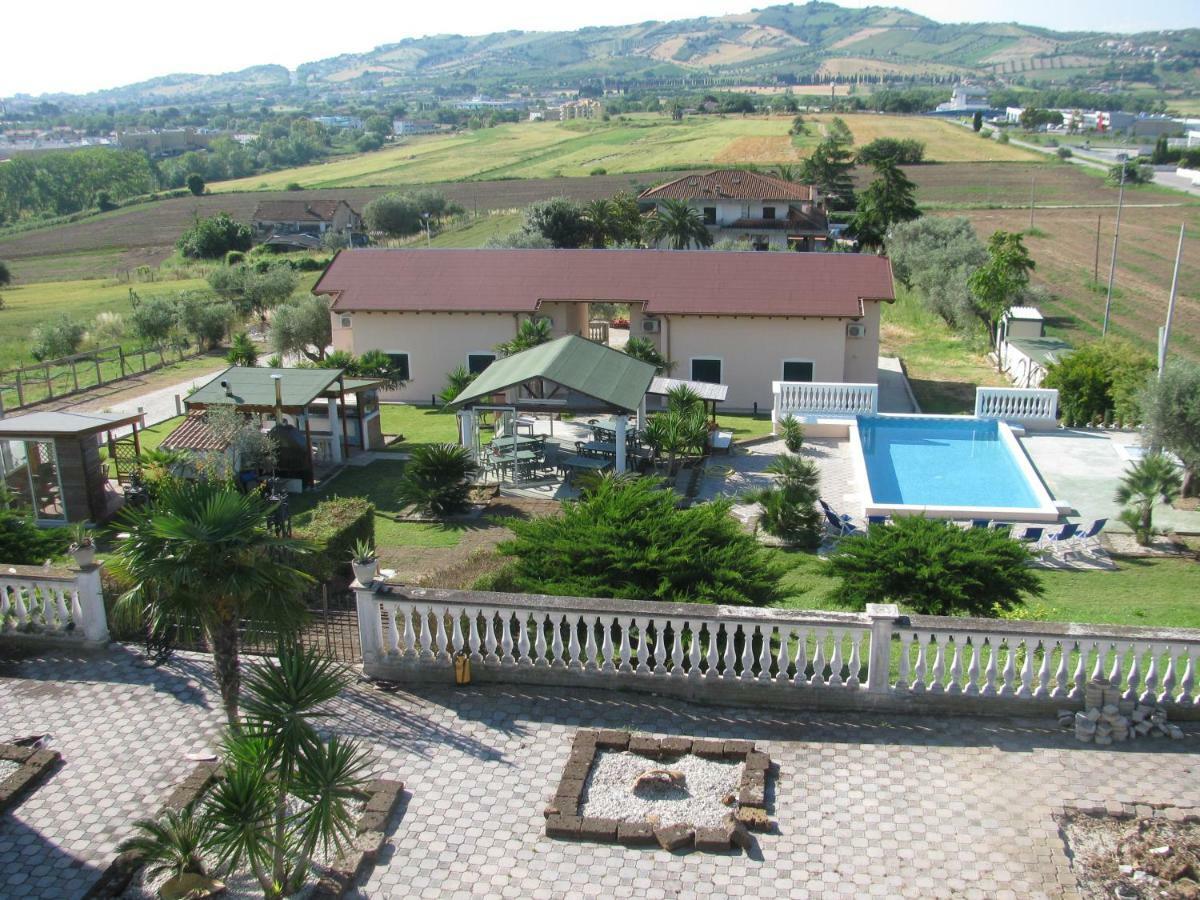 Residence Il Villaggio Del Re 코로폴리 외부 사진